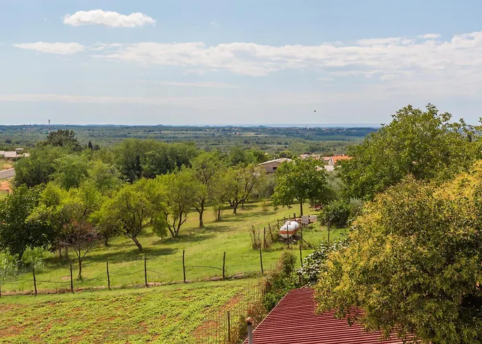 Vila Sandra Kastelir