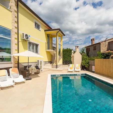 Sandra ヴィラ Kaštelir