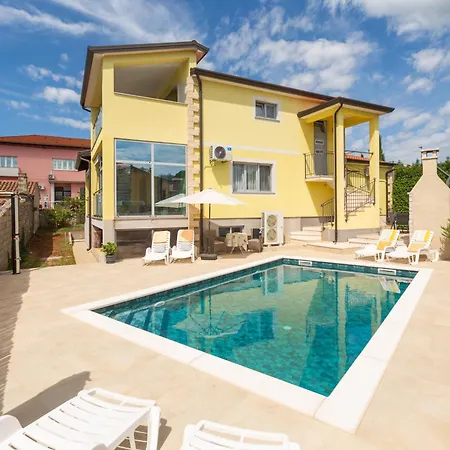 Sandra ヴィラ Kaštelir