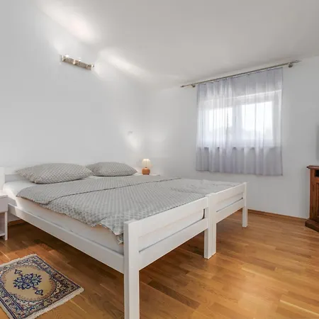 Vila Sandra *